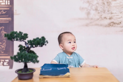 陕西怀孕肚子中间凹两边凸